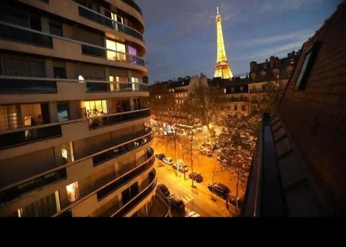 Vue Imprenable Sur La Tour Eiffel Parijs
